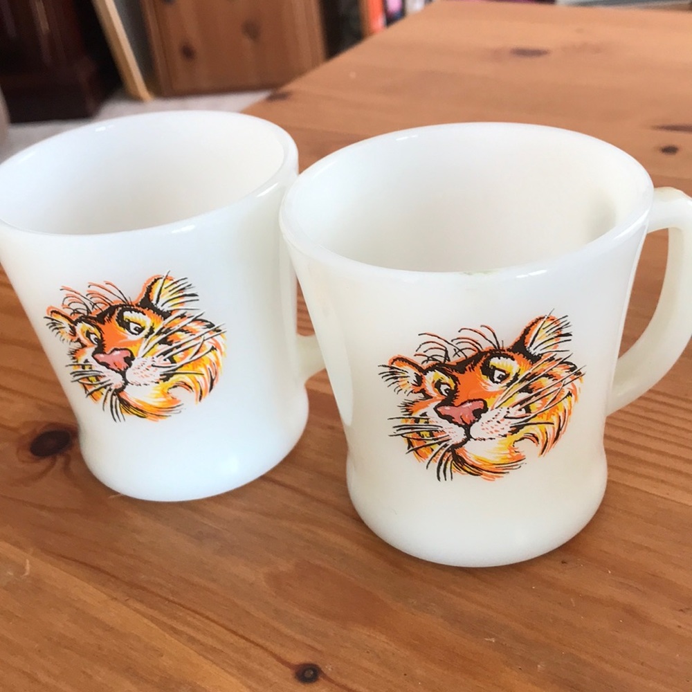 Vintage mugs Fire King